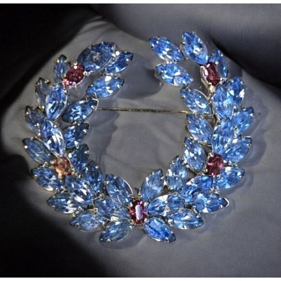 Light Blue Topaz Amethyst  Christian Dior By Kramer Rhinestone Wreath Brooch 2" - Picture 1 of 7